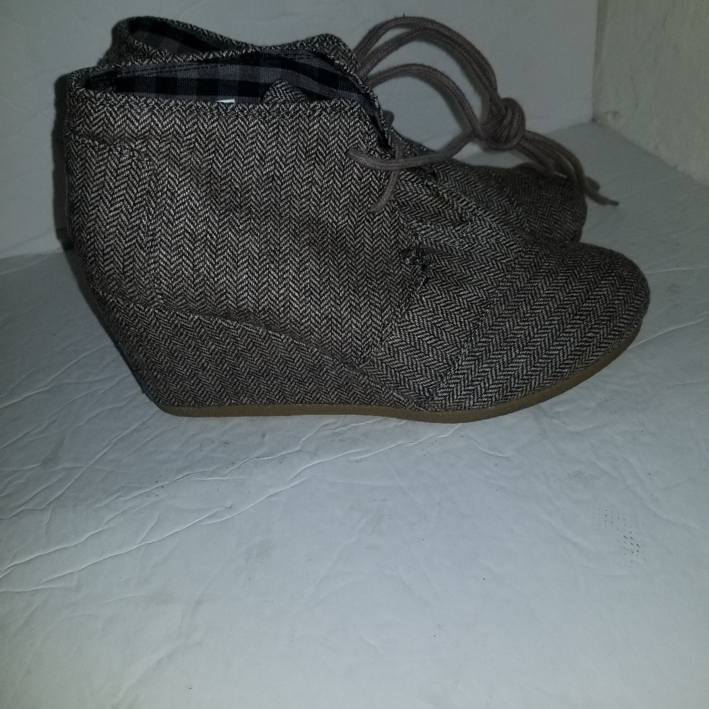Toms booties size 5 1/2